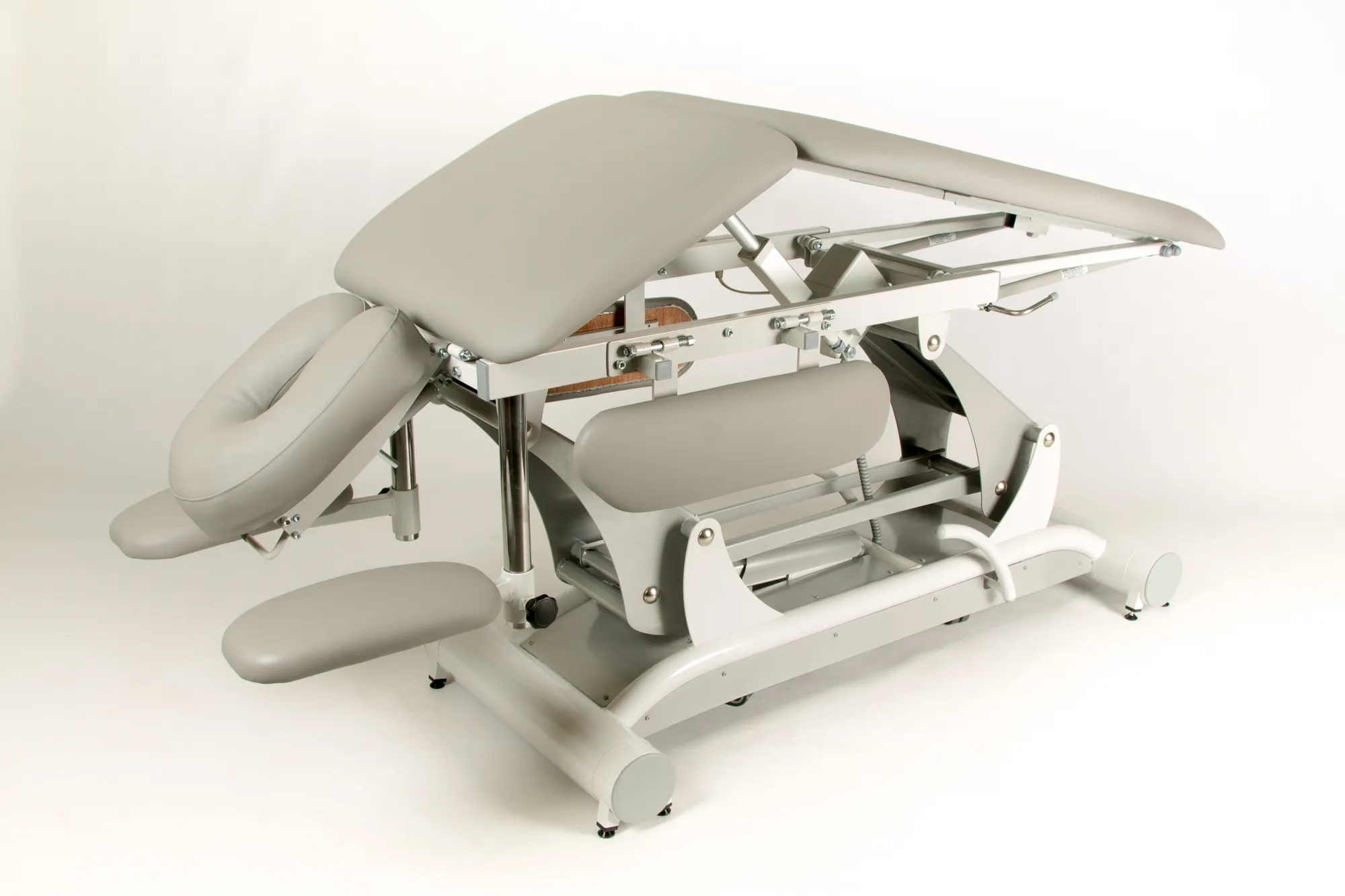 Neuva MS massage table, view 3