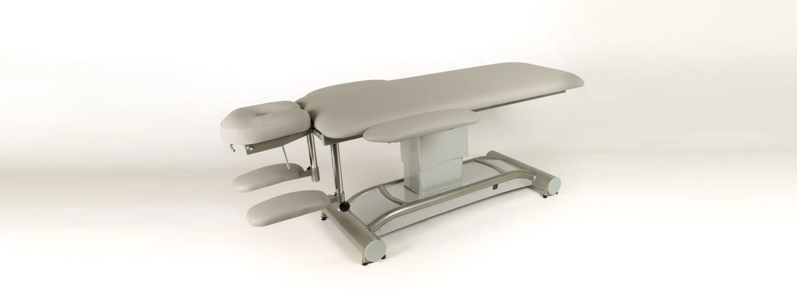 Neuva V massage table