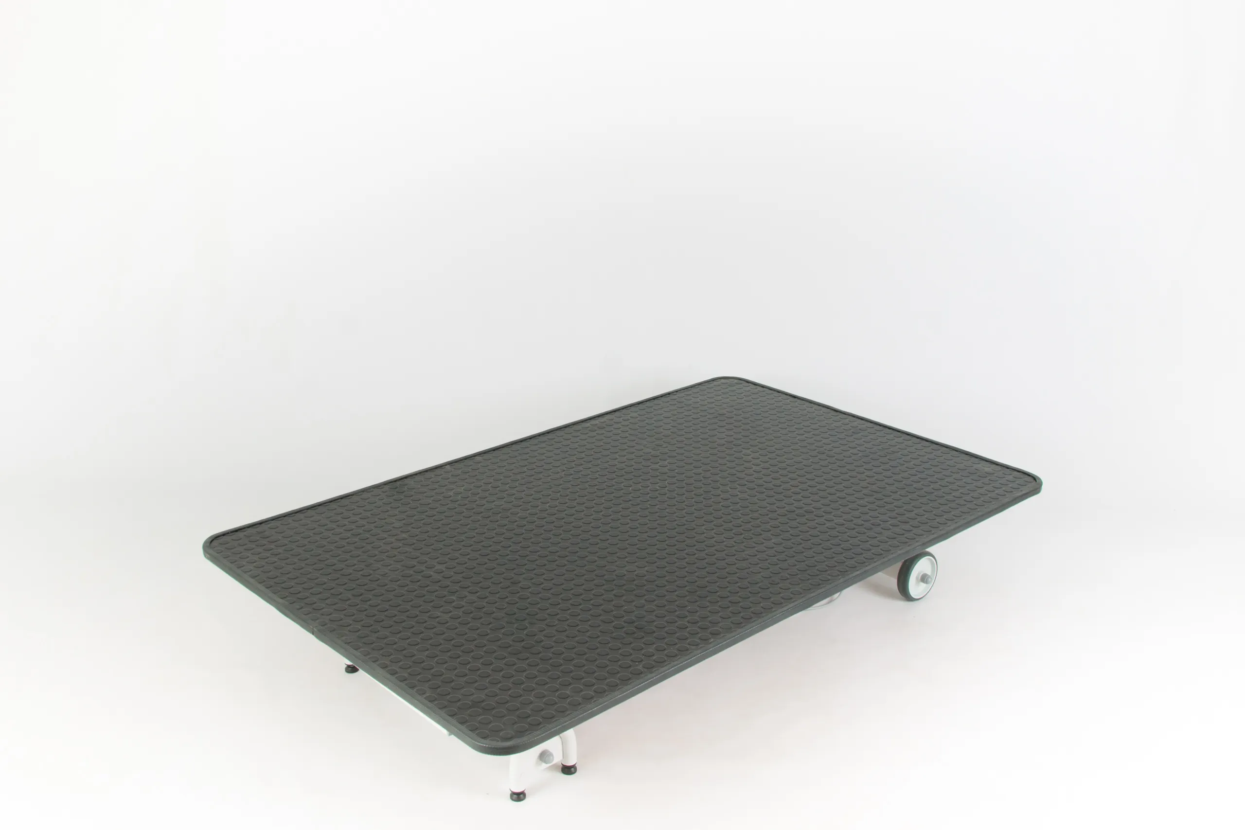 Simple Vet examination table, view 2
