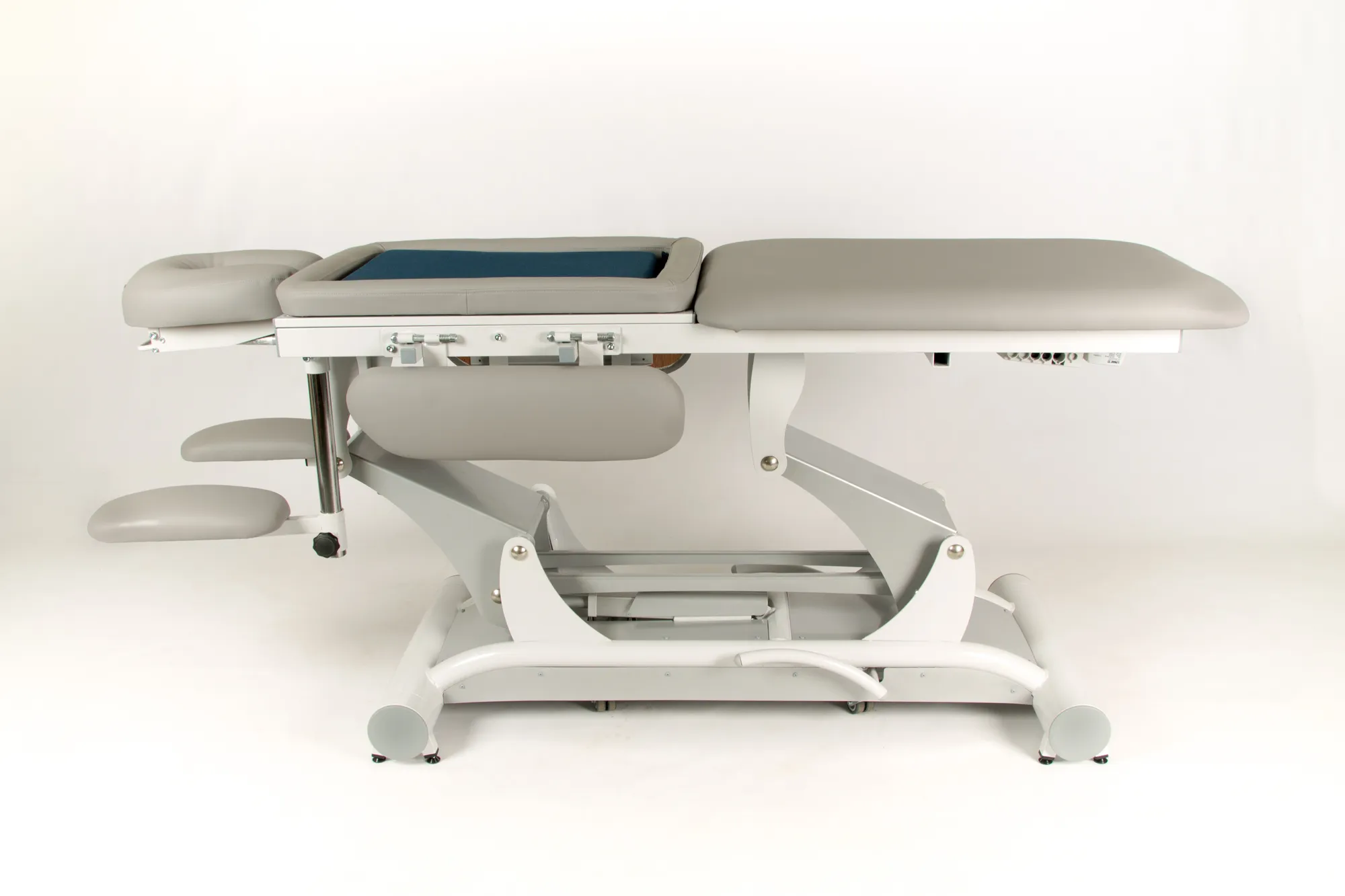 Utera massage table, view 4